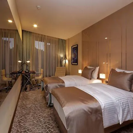 ホテル Inera Pendik 4*
