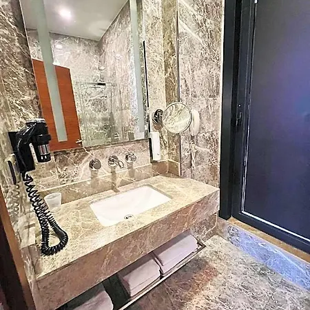 ホテル Inera Pendik 4*
