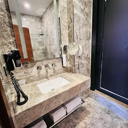 Inera Pendik ホテル 4*