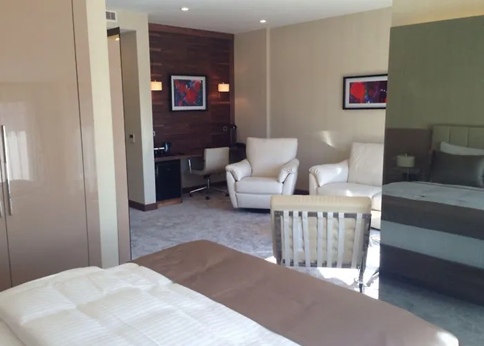 Inera Pendik Hotell 4*